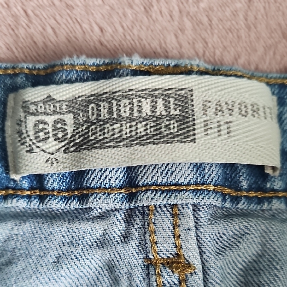 Blue Jean Shorts with Distressed Edges for Casual Wear - Picture 2 of 6